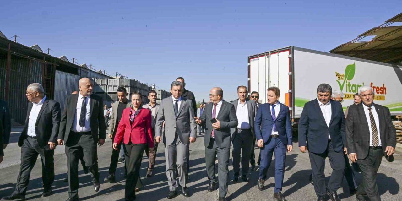 Antalya Toptancı Halleri’nin İlk 8 Ayında Yaklaşık 20 Milyar Tl İşlem Hacmine Ulaşıldı