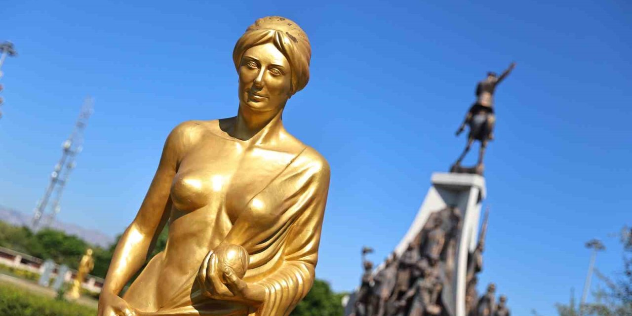 Antalya’da Altın Portakal İçin Geri Sayım Başladı: 62’nci Yıla Özel 62 Venüs Heykeli