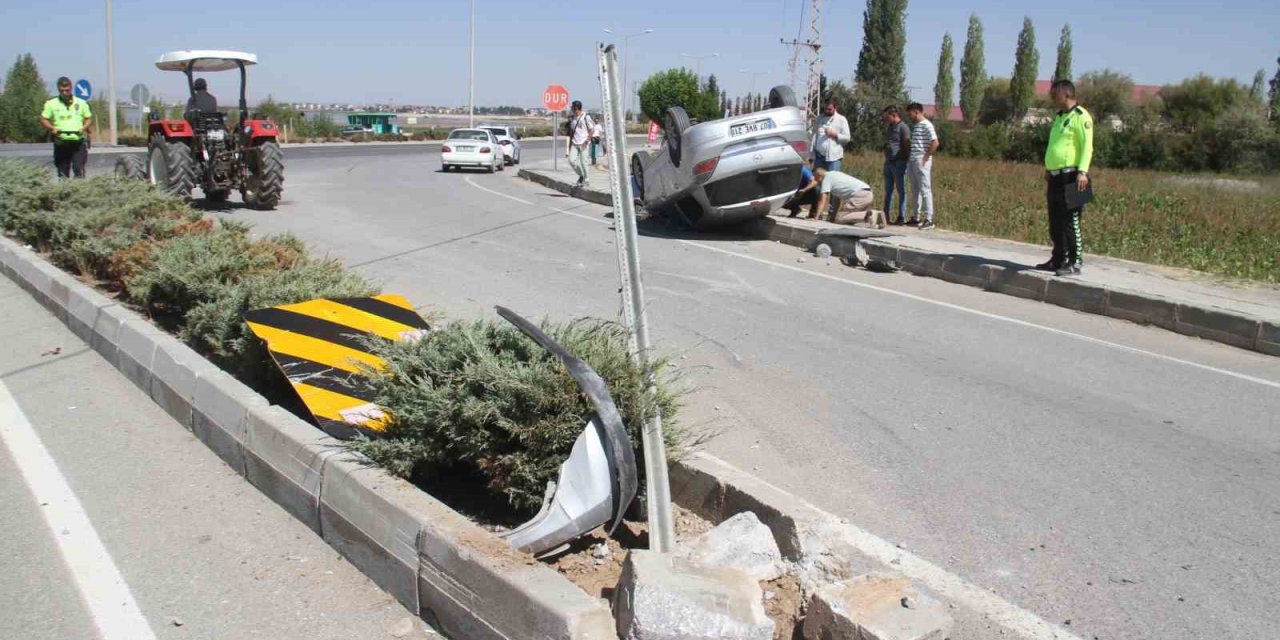 Konya’da Devrilen Otomobilin Sürücüsü Yaralandı