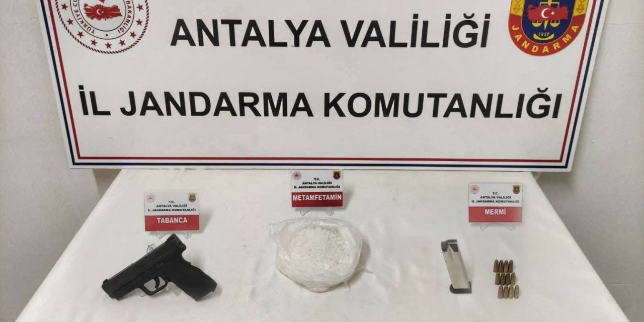 Antalya’da Uyuşturucu Ve Kaçak Silah Operasyonu: 1 Kilo Metamfetamin Ele Geçirildi