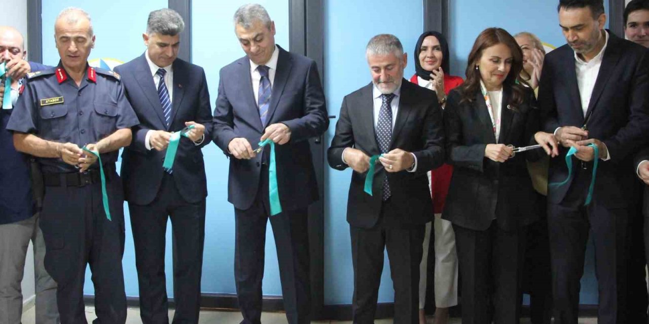 Mersin’de Akdeniz Bilgi Limanı Kütüphanesi Açıldı