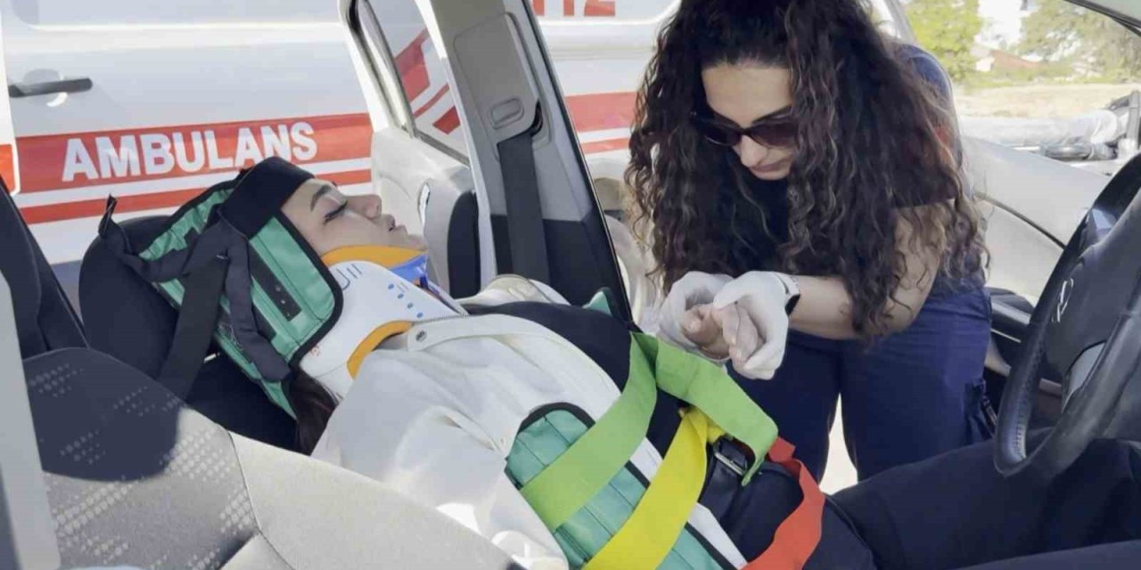 Aksaray’da İki Otomobil Çarpıştı: 2 Yaralı