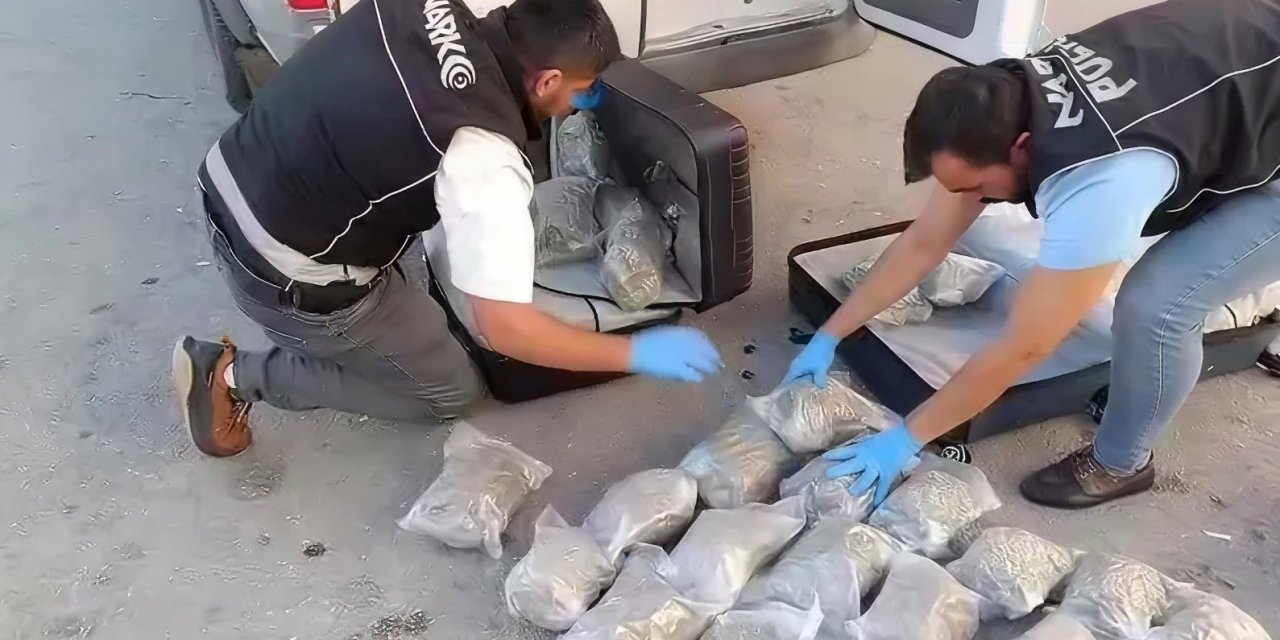 Dronla Takip Edilen Minibüsten 35 Kilo Uyuşturucu Çıktı