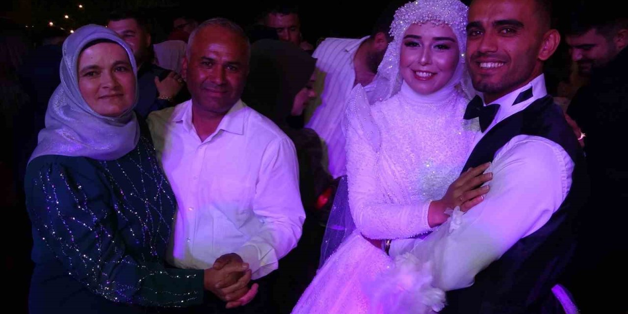 Kundakçı Komşu Yüzünden Yarım Kalan Düğün İmece Usulü Yapıldı