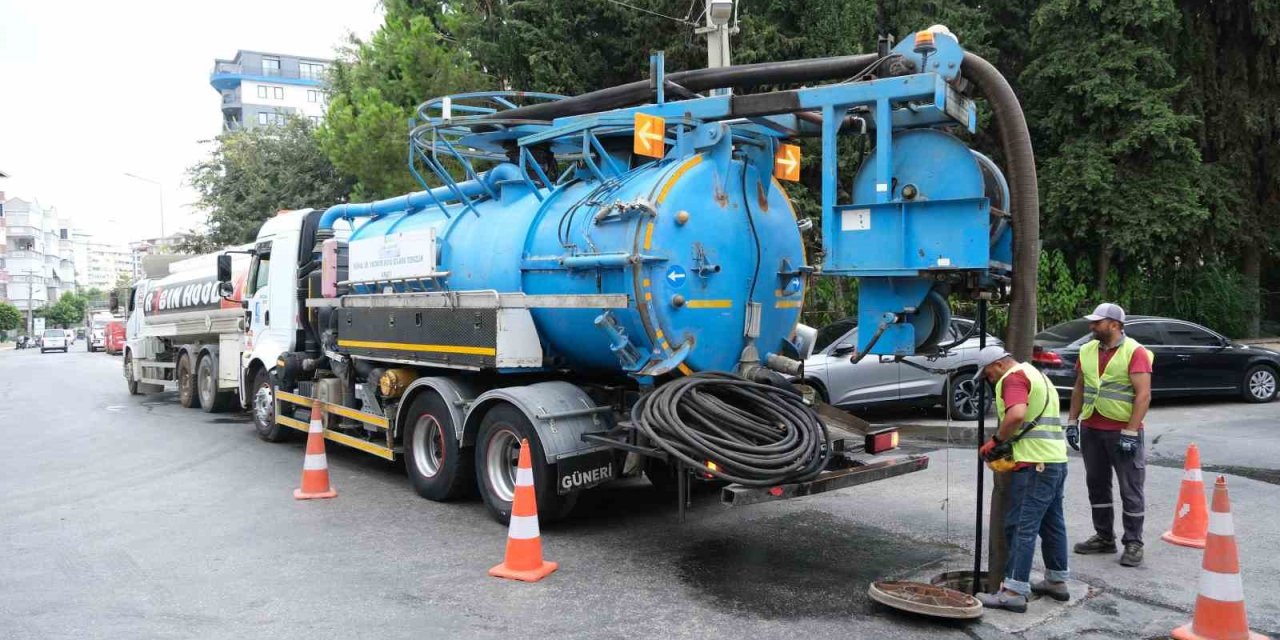 Alanya’da Yağmur Suyu Hatları Robot Kamera Ve Kombine Araçlarla Temizleniyor