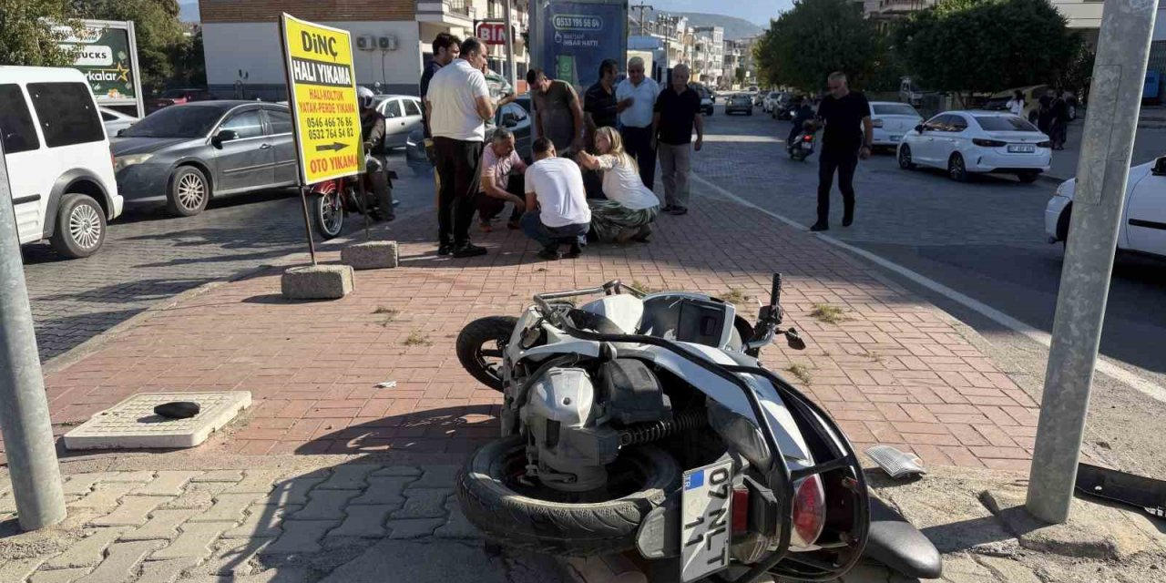 Gazipaşa’da Minibüs İle Motosiklet Çarpıştı: 1 Yaralı