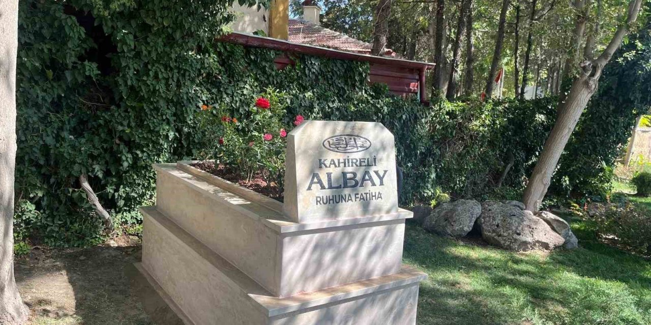 Yol Ortasındaki Mezar Yeni Yerine Taşındı