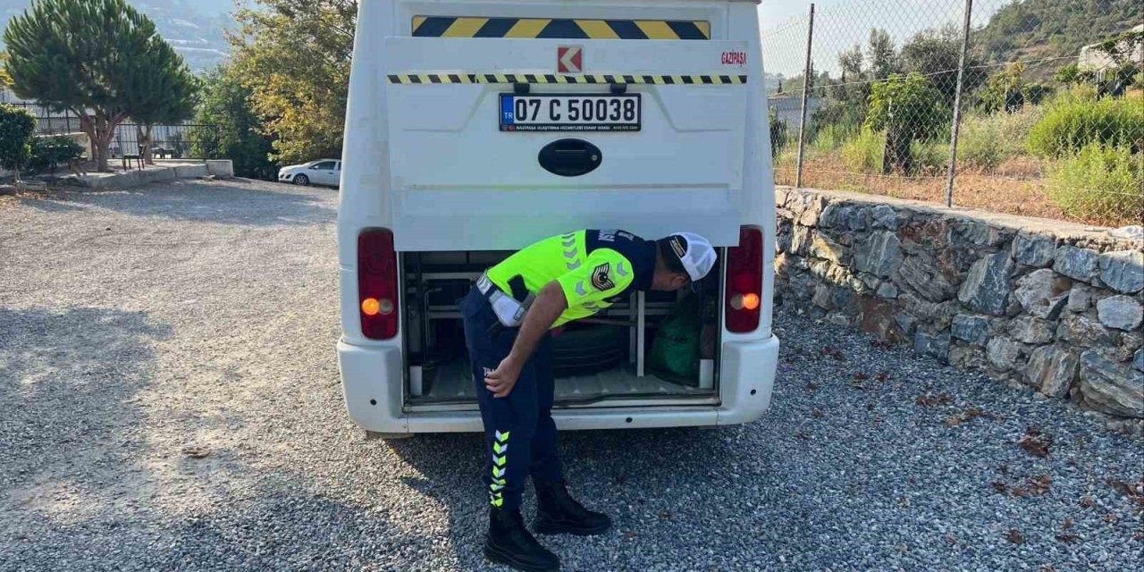 Gazipaşa’da Jandarma Ve Polisten Servislere Sıkı Denetim