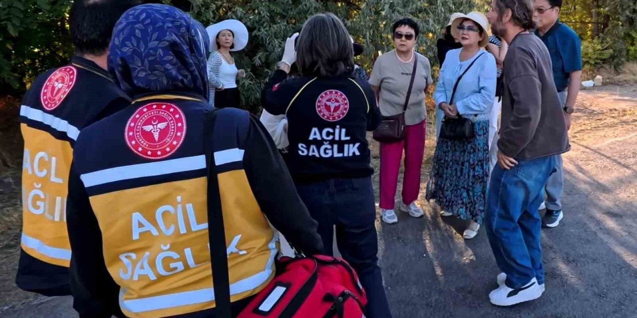 Turistleri Taşıyan Midibüse Tır Çarptı: 5 Turist Yaralı