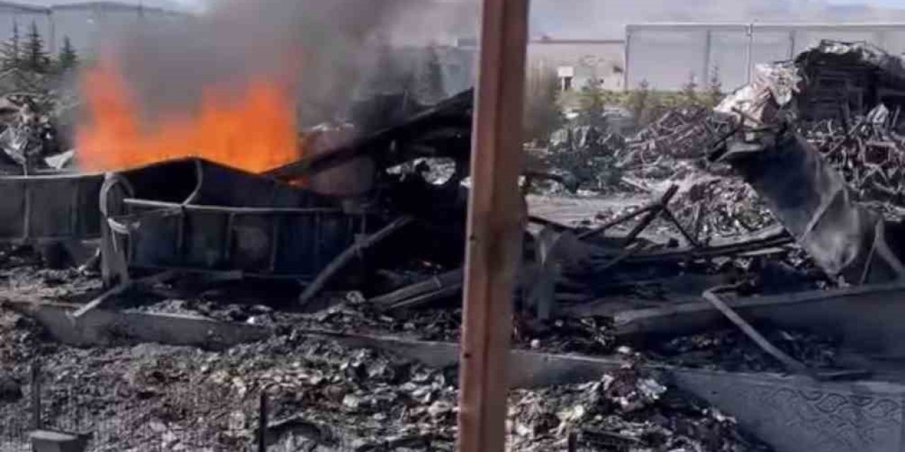 Niğde Osb’deki Fabrika Yangınının Ardından Yanıcı Hammaddeler Yeniden Tutuşuyor