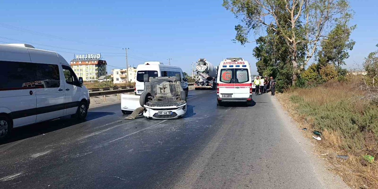 Önündeki Araca Çarpıp Devrilen Otomobilin Sürücüsü Yaralandı