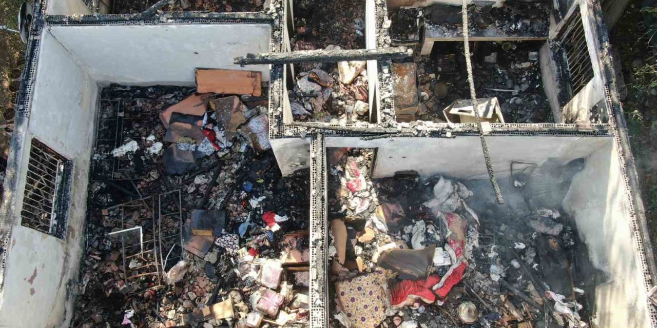 Evi Küle Döndü, Çaresizlik İçinde İzledi: "gözümün Önünde 10 Dakikada Çöktü, Televizyon İzler Gibi İzledim"