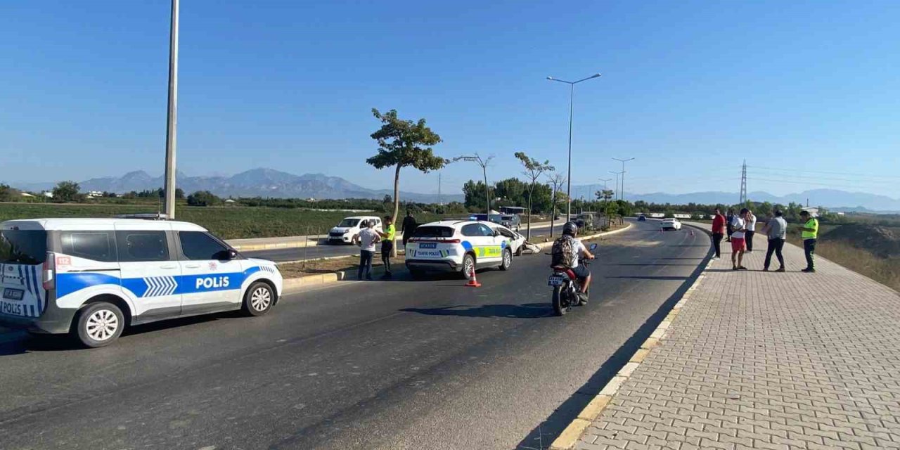 Serik’te İki Otomobil Çarpıştı: 1 Yaralı