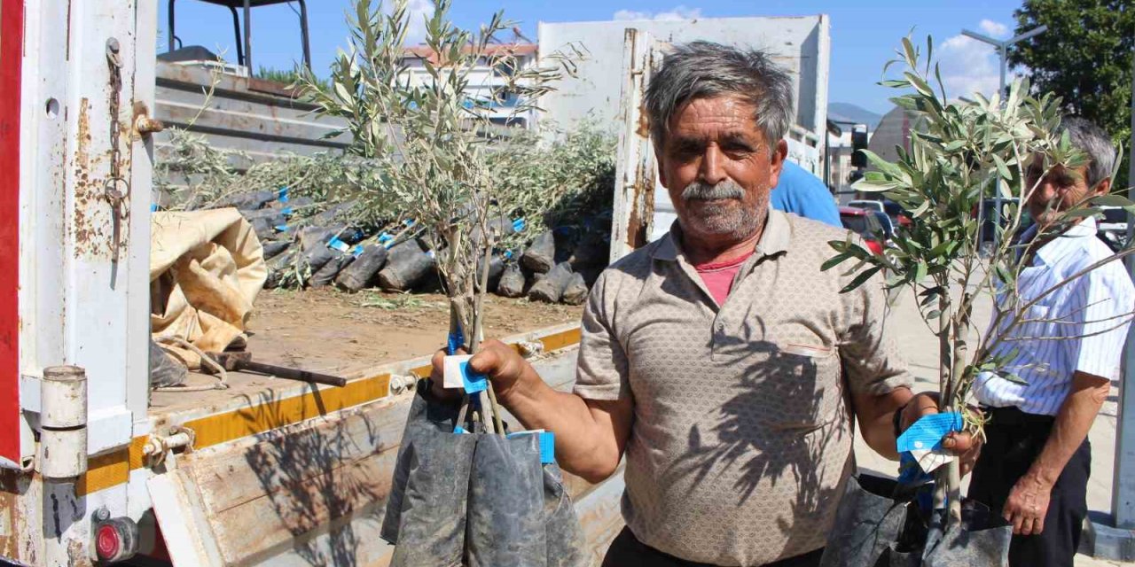 Antalya Büyükşehir Belediyesi’nden Fidan Desteği