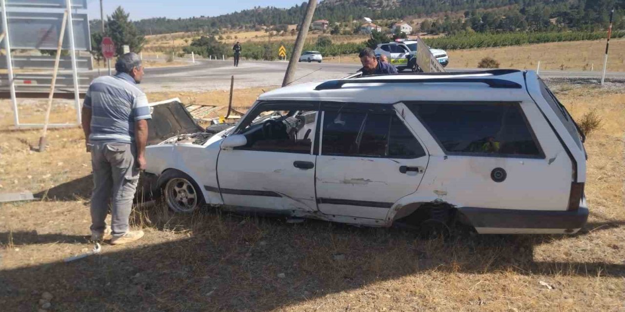 Karaman’da Otomobil Takla Attı: 2 Yaralı
