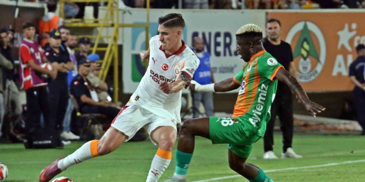 Trendyol Süper Lig: Corendon Alanyaspor: 0 - Galatasaray: 1 (ilk Yarı)