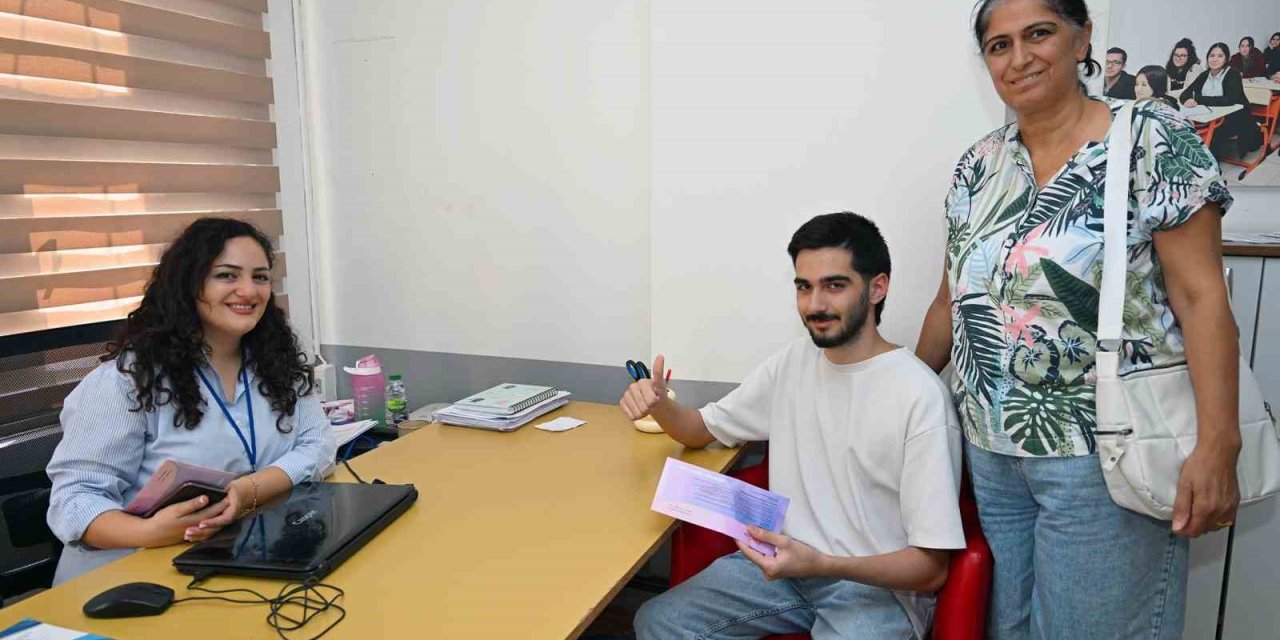 Mersin’de Üniversiteyi Kazanan Öğrencilere Geri Ödemesiz Öğrenim Desteği