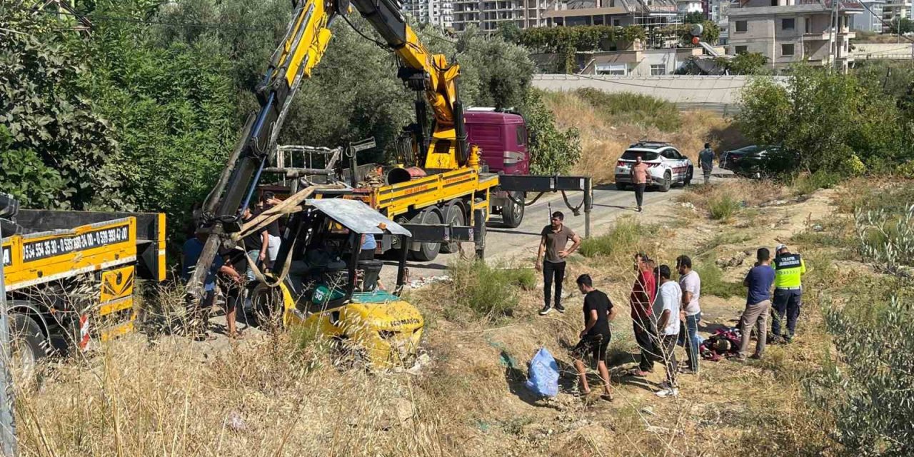 Antalya’da Devrilen Forkliftin Altında Kalan Sürücü Hayatını Kaybetti
