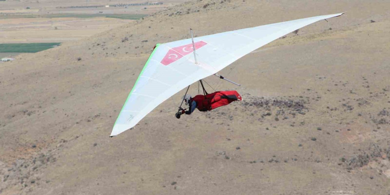 Karapınar Göktepe, Uluslararası Yelken Kanat Şampiyonası’na Ev Sahipliği Yapıyor