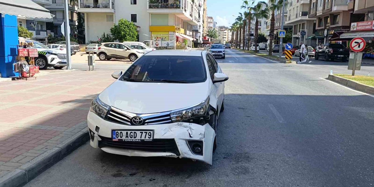 Otomobil İle Çarpışan Motosikletli Yaralandı