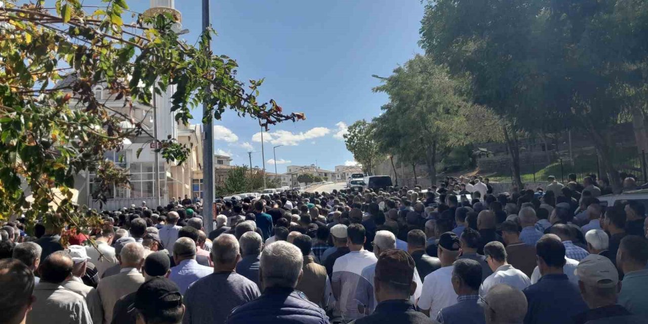 Kktc’de Balkondan Düşen Konyalı Hemşirelik Öğrencisi Son Yolculuğuna Uğurlandı