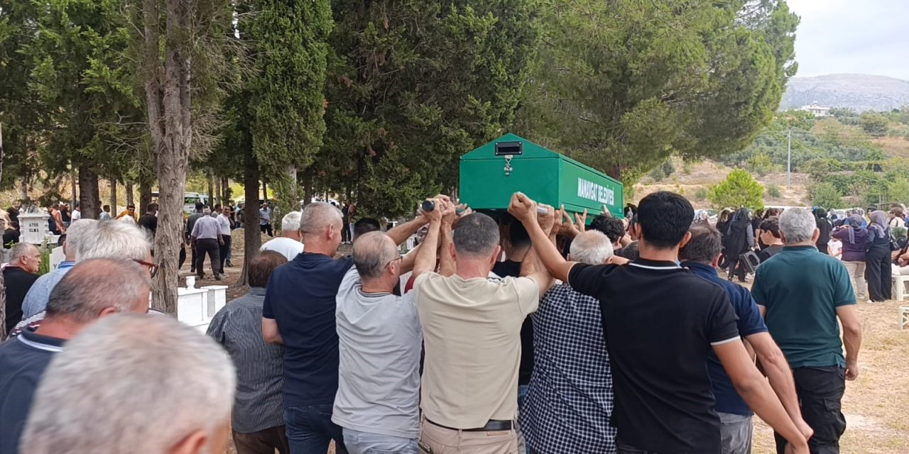 Kansere Yenik Düşen Genç Doktor Adayı Toprağa Verildi