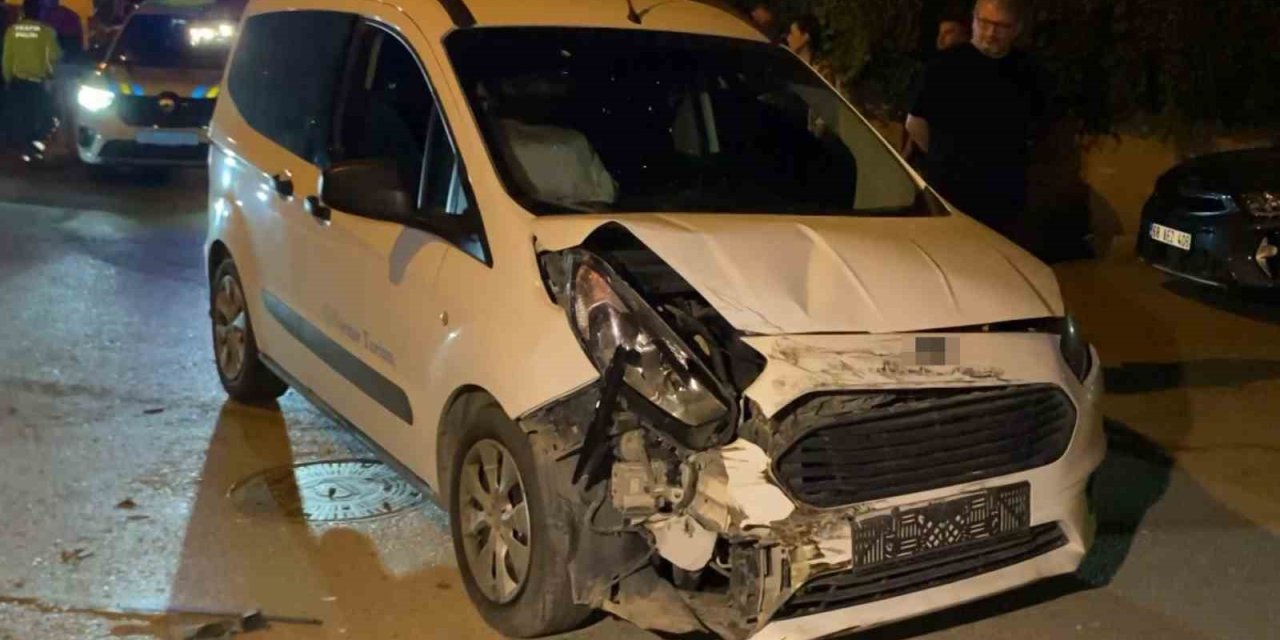 Aksaray’da Hafif Ticari Araç Kamyonetle Çarpıştı: 3 Yaralı