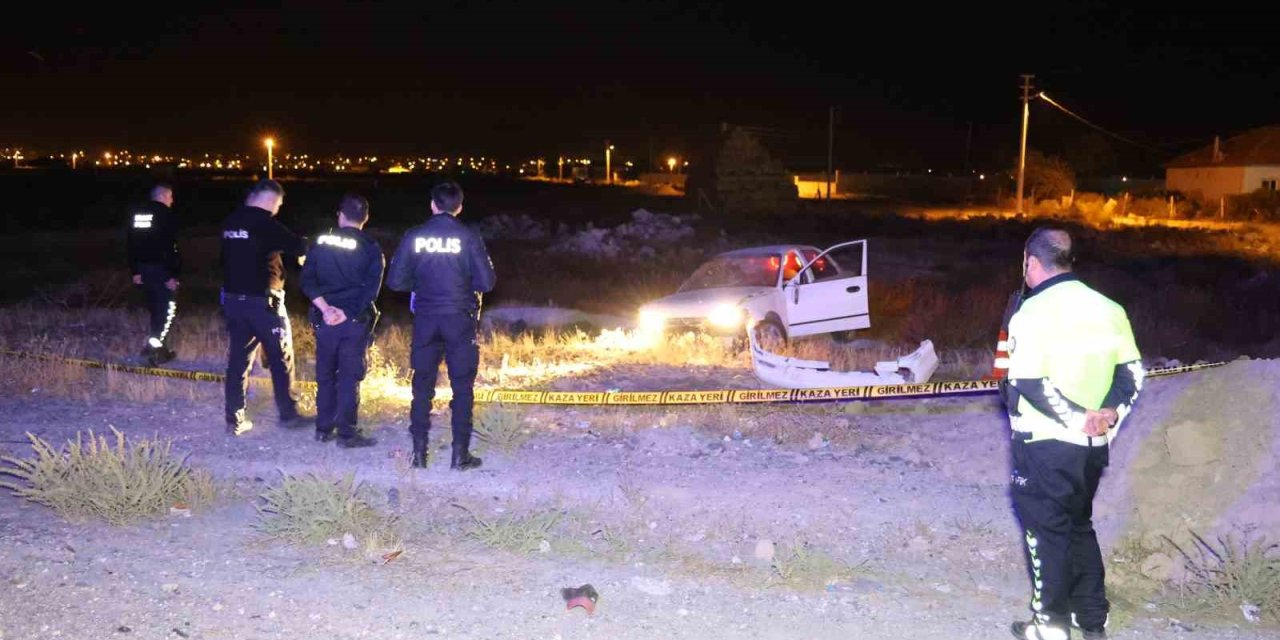 Ehliyetsiz Ve Alkollü Otomobil Sürücüsü Takla Atarak Boş Araziye Girdi: 1 Ölü, 1 Yaralı