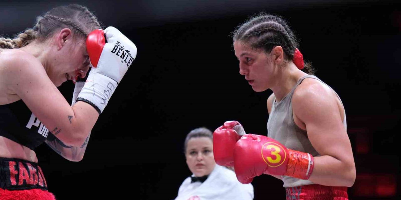 Alkü’lü Öğrenci Dünya Şampiyonunu Yendi, Altın Kemerin Sahibi Oldu