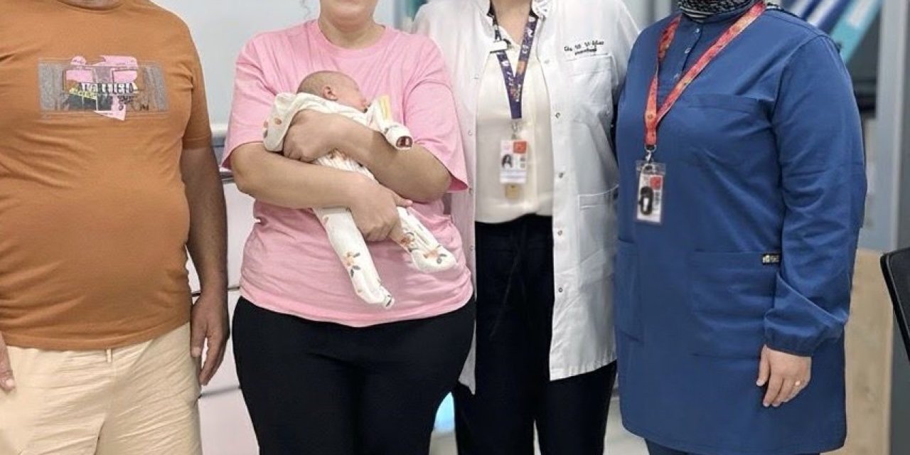 Riskli Gebeliği Bulunan Anne Sağlıklı Şekilde Bebeğini Dünyaya Getirdi