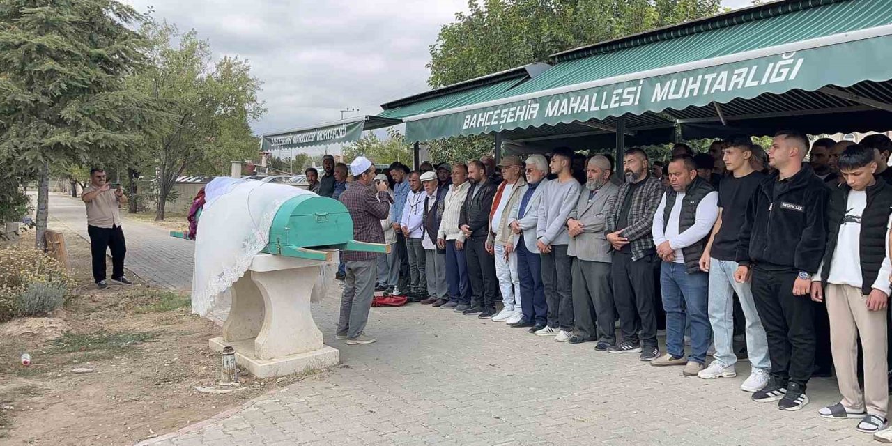 Kazada Hayatını Kaybeden Genç Kız Gelinlikle Uğurlandı