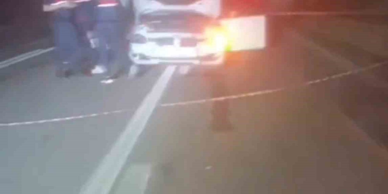 Otomobil, Park Halindeki Kamyona Çarptı: 1 Ölü, 1 Yaralı