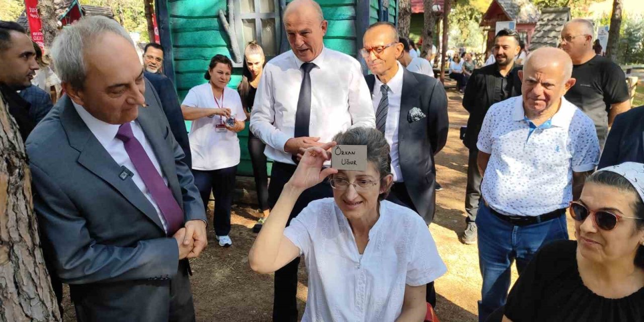 Yaşlılar Gençlere Taş Çıkarttı