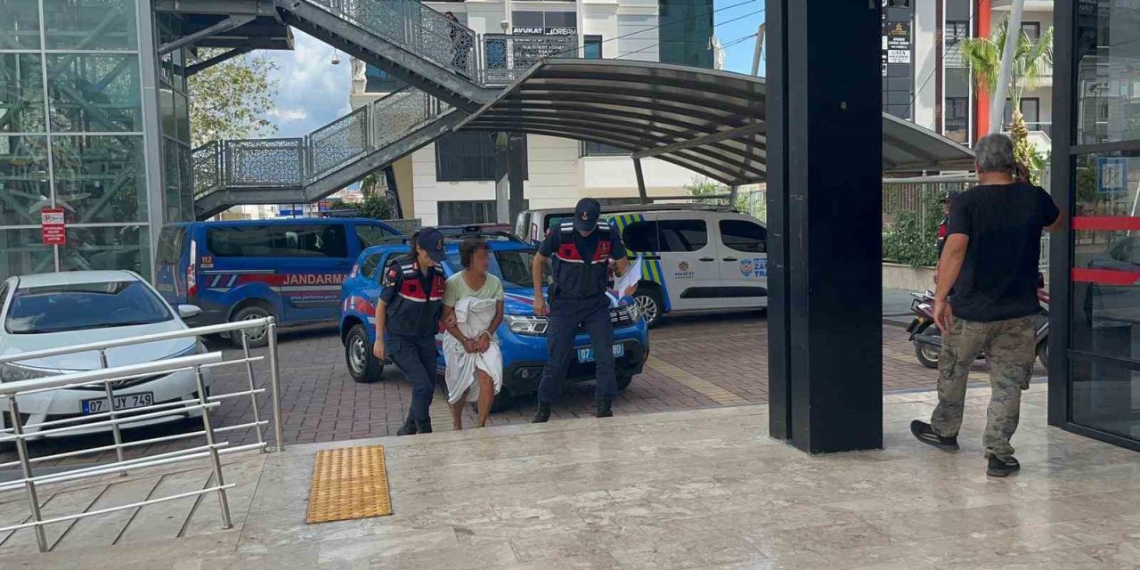 Alanya’da Mobilya Dükkanını Ve Minibüsü Ateşe Veren Kadın Tutuklandı