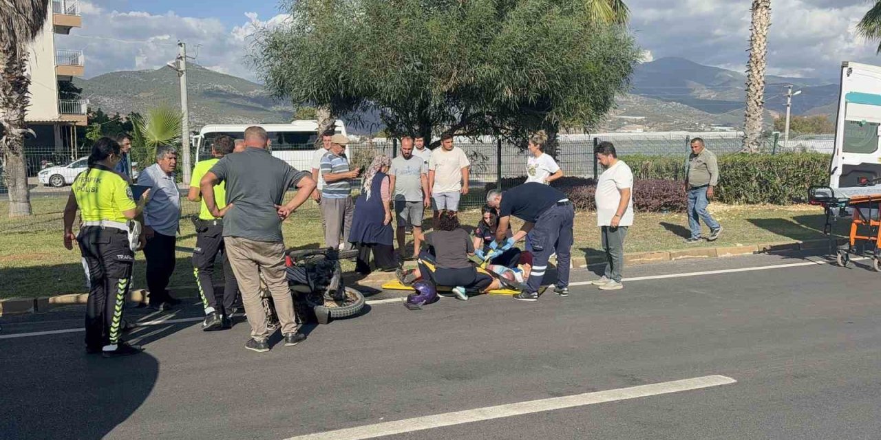 Antalya’da Okul Servisiyle Çarpışan Motosikletli Ağır Yaralandı