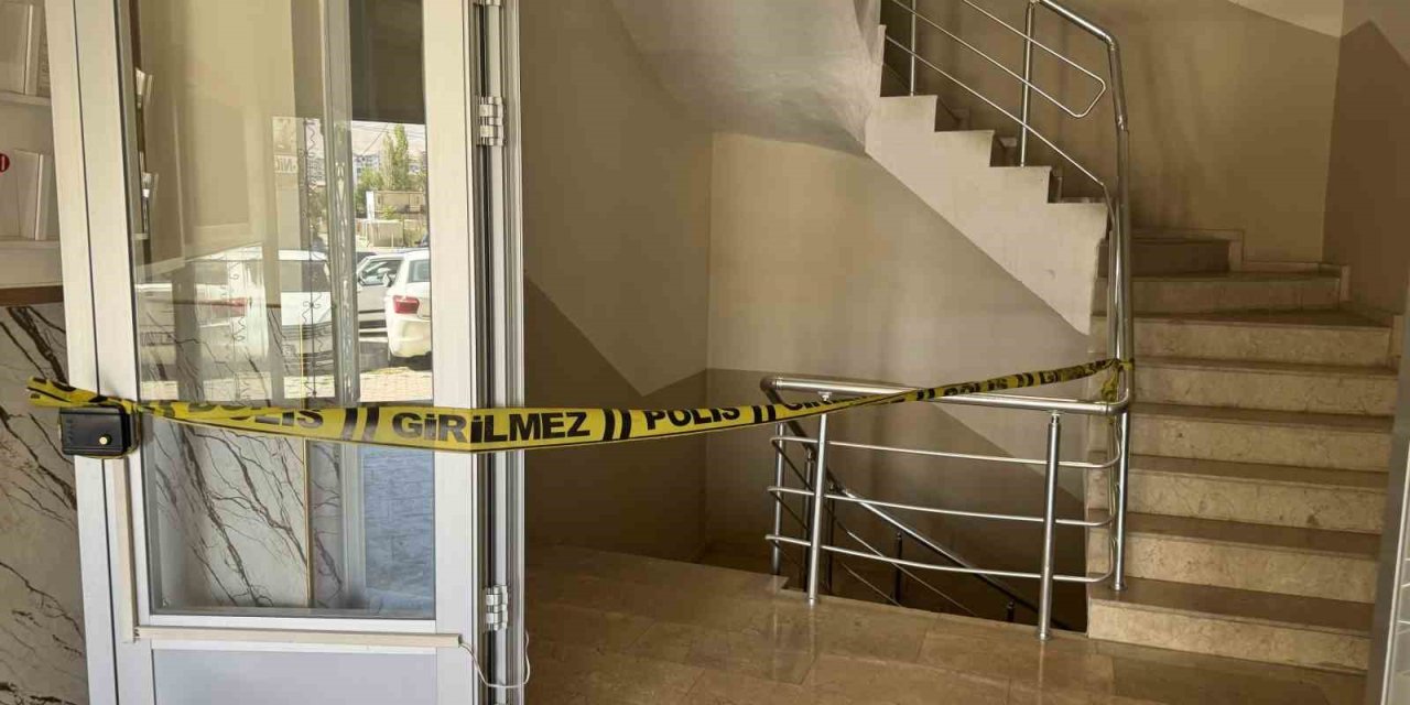 3’üncü Kattan Merdiven Boşluğuna Düşen Şahıs Ağır Yaralandı