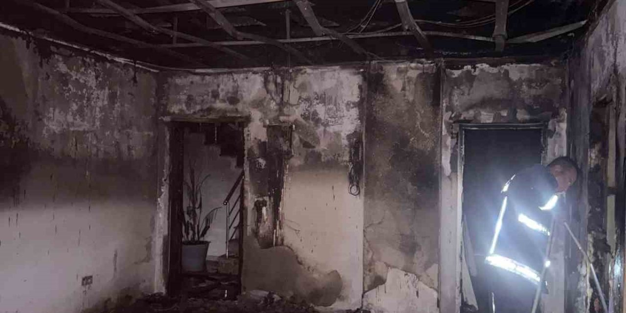 Alanya’da 5 Katlı Sitenin Sauna Ve Hamam Kısmında Çıkan Yangın Büyümeden Söndürüldü