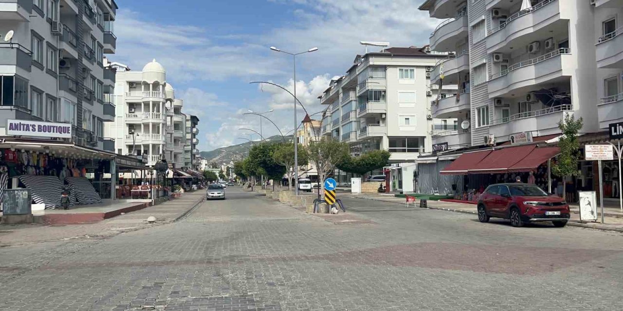 Alanya’da Esnaf Komşular Arasında Çıkan Tartışma Kavgaya Dönüştü