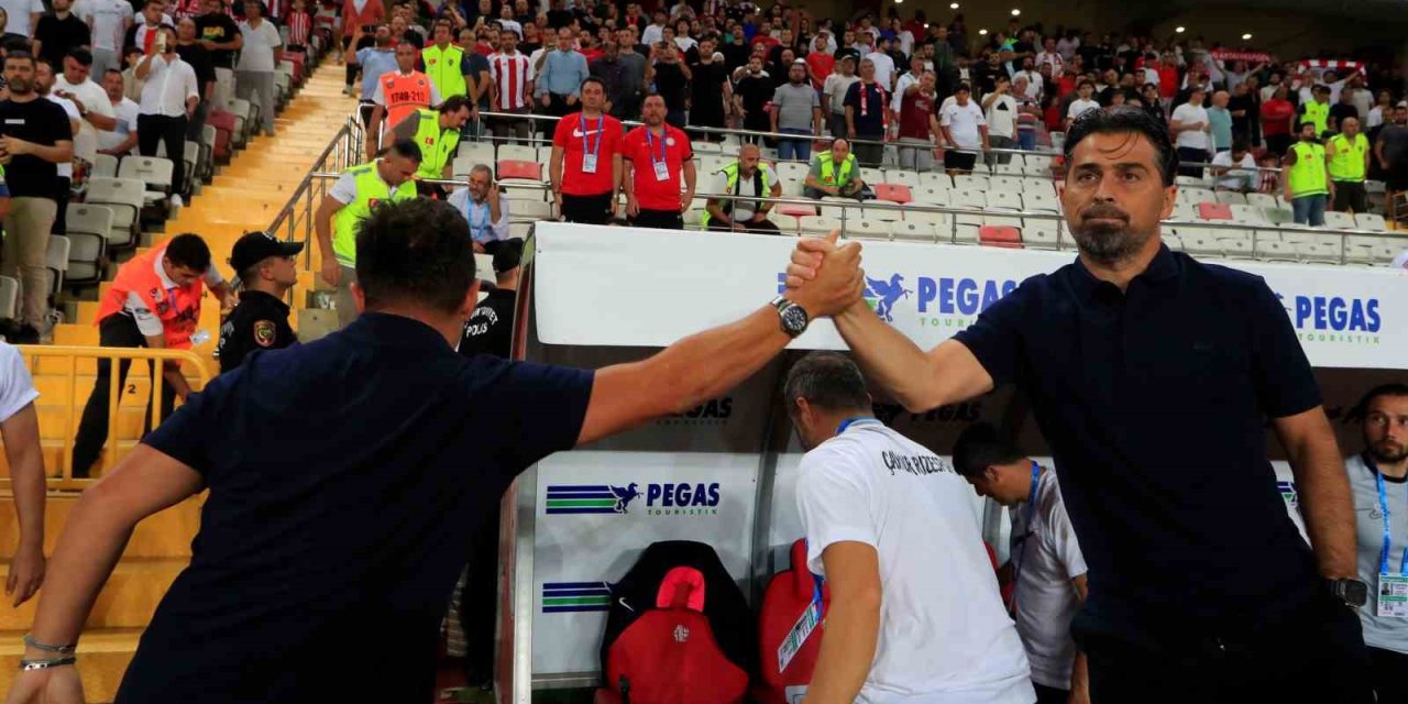 Trendyol Süper Lig: Antalyaspor: 1 - Çaykur Rizespor: 2 (ilk Yarı)