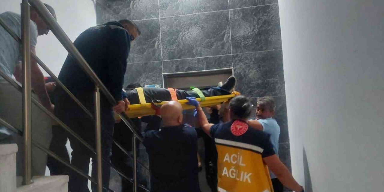 Karaman’da Bir Kat Aşağıya Düşen Asansördeki Şahıs Yaralandı