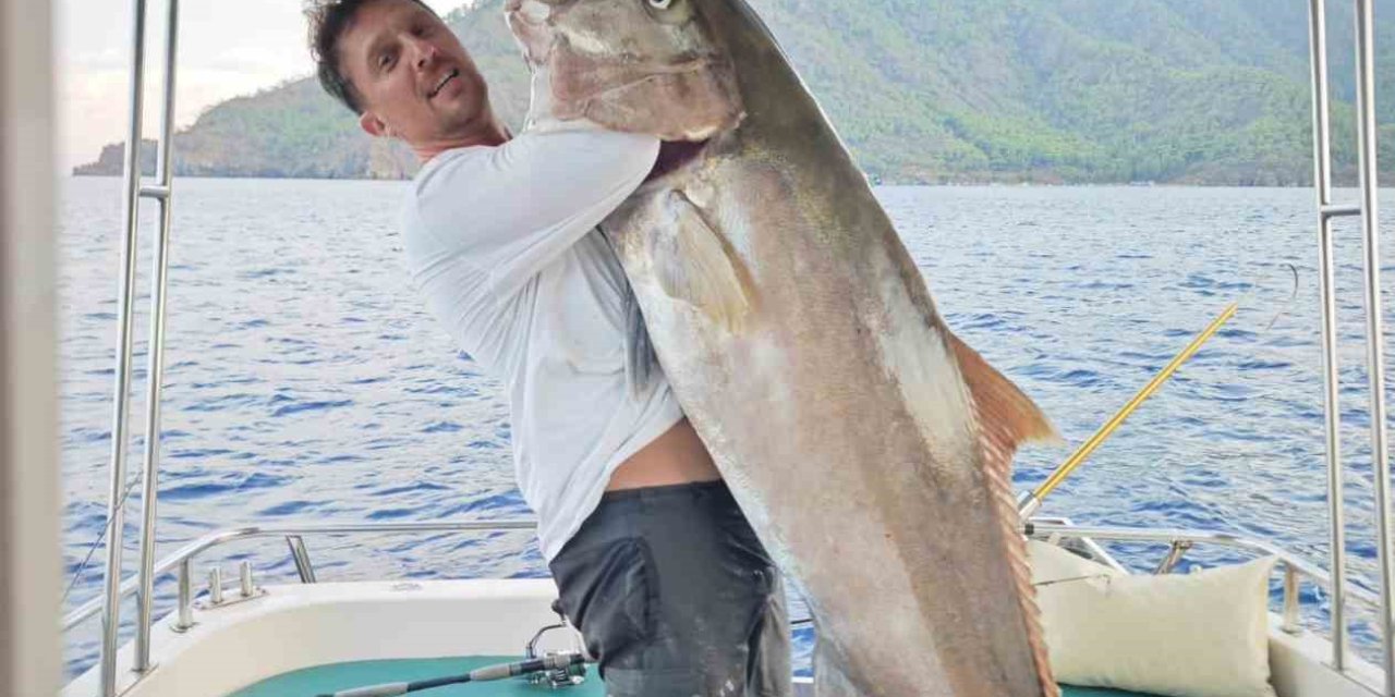 Olta İle 60 Kiloluk Balık Yakaladılar, Gelirini Kimsesiz Çocuklara Bağışladılar