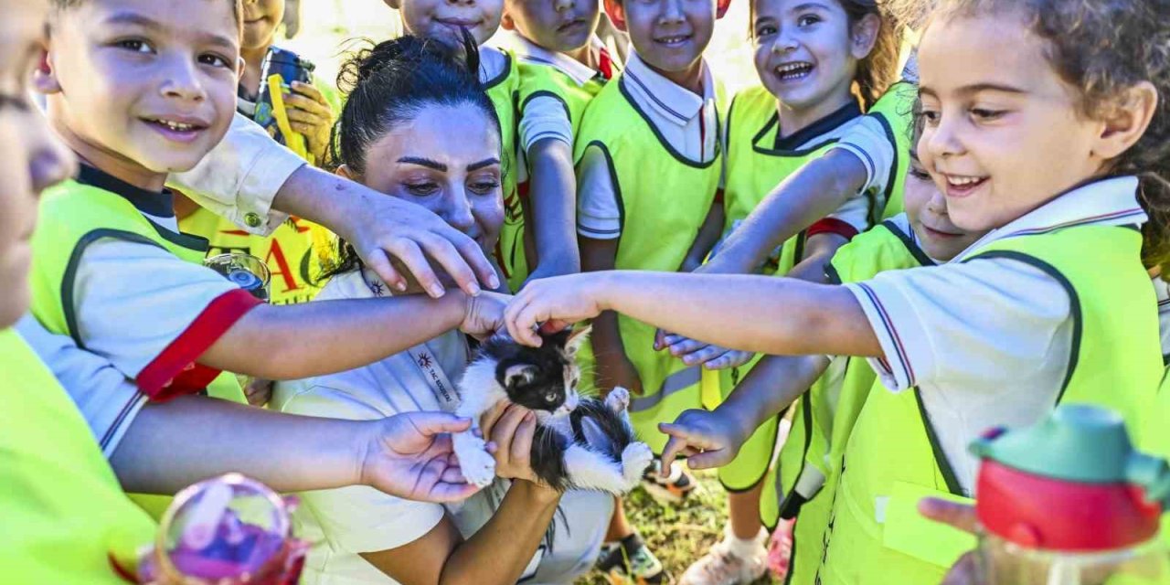 Muratpaşa’da Çocuklar Patili Dostlarıyla Buluştu