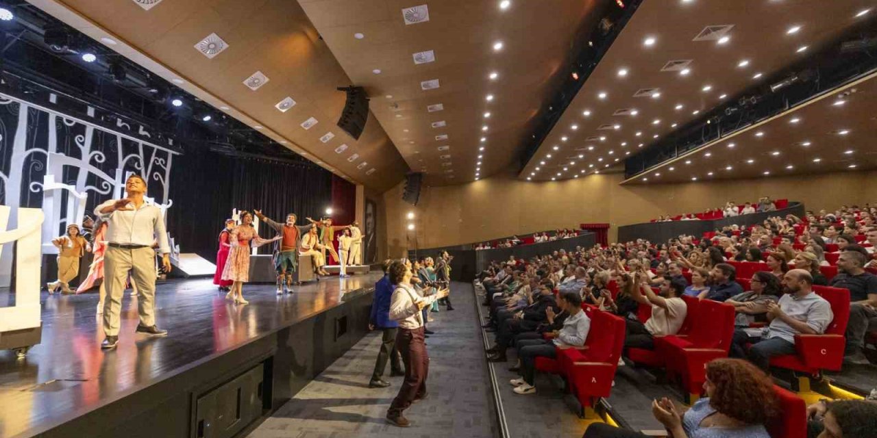 Mersin Şehir Tiyatrosu 25. Sezonunu ‘bahar Noktası’yla Başlattı