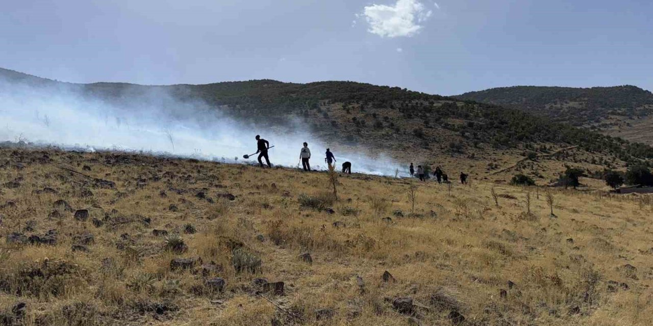 Karapınar’da Ot Yangını Ormana Sıçramadan Söndürüldü