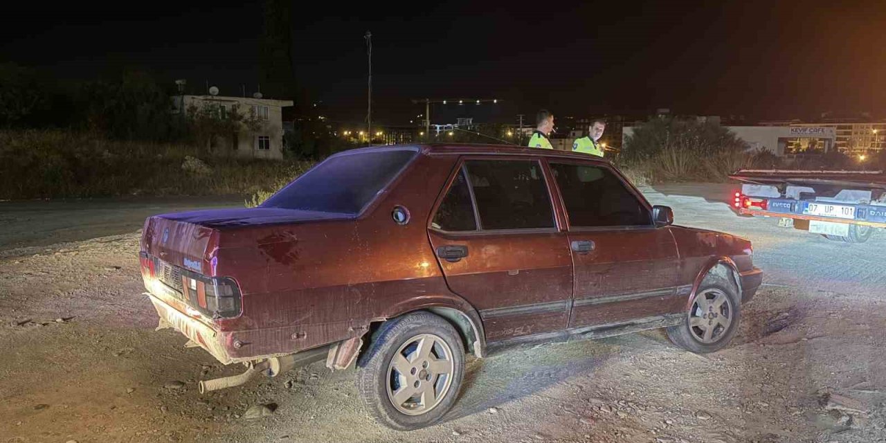 Antalya’da Alkollü Sürücü Bariyerlere Çarpıp Kaçtı, 58 Bin Tl Ceza Yedi