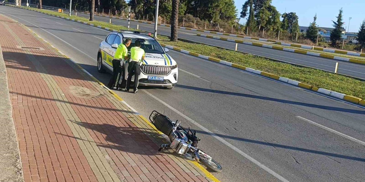 ’dur’ İhtarına Uymayan Sürücü Kaza Yapınca Motosikleti Bırakıp Kaçtı