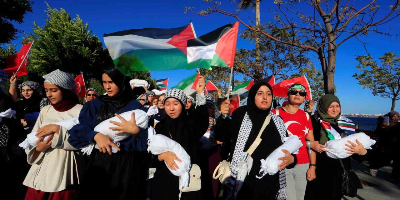 Binlerce Antalyalı Gazze İçin Yürüdü