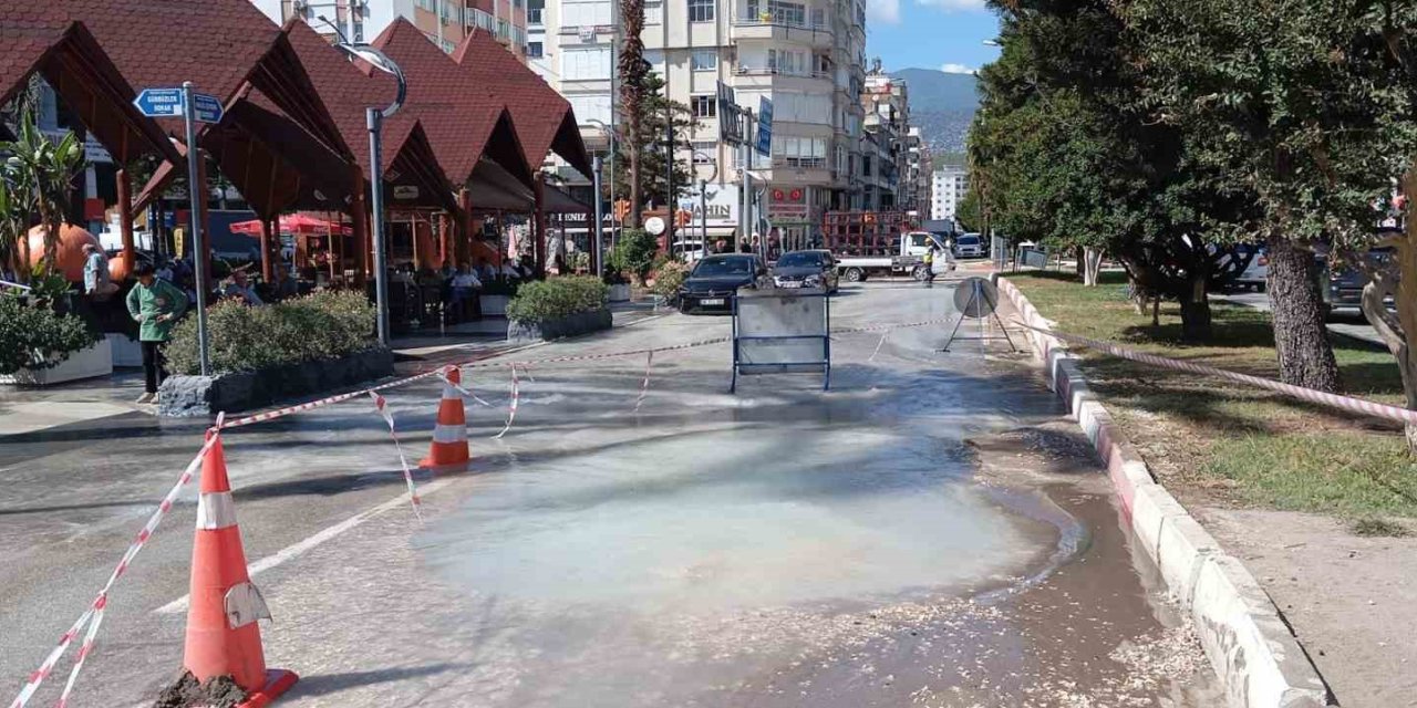 Kumluca’da İçme Suyu Borusu 1 Ayda 5 Kez Patladı