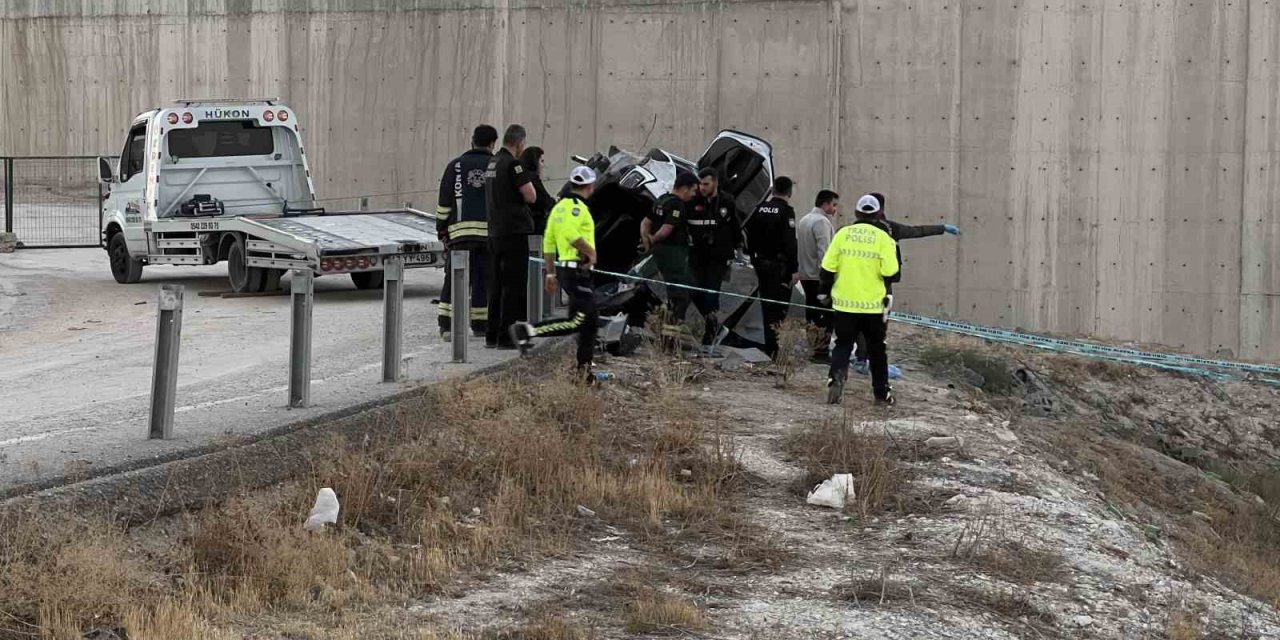 Konya’da Yol Kenarına Uçan Otomobilin Sürücüsü Hayatını Kaybetti