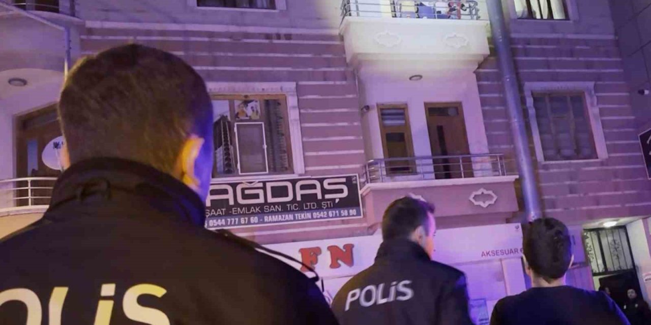 Eski Eşini Darbeden Şahıs Çocuklarını Bıçakla Rehin Aldı